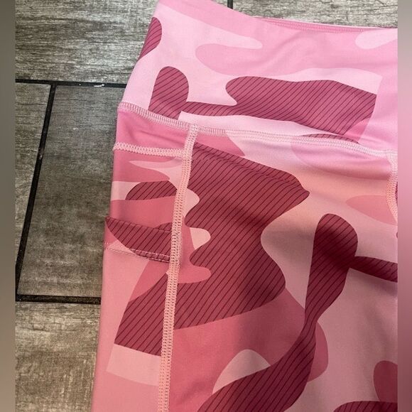 Zyia Light N Tight Capri Leggings - Picture 8 of 10